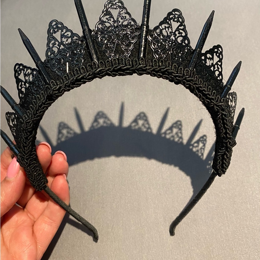 Elegant Black Crown